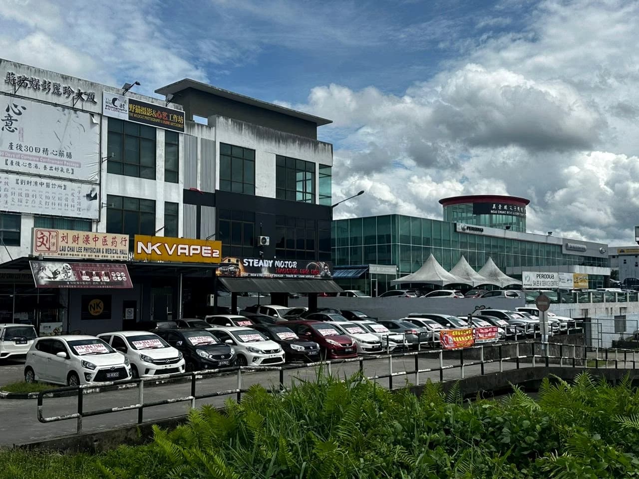 Showroom sebenar Steady Motor Invictus Sdn Bhd di Sibu